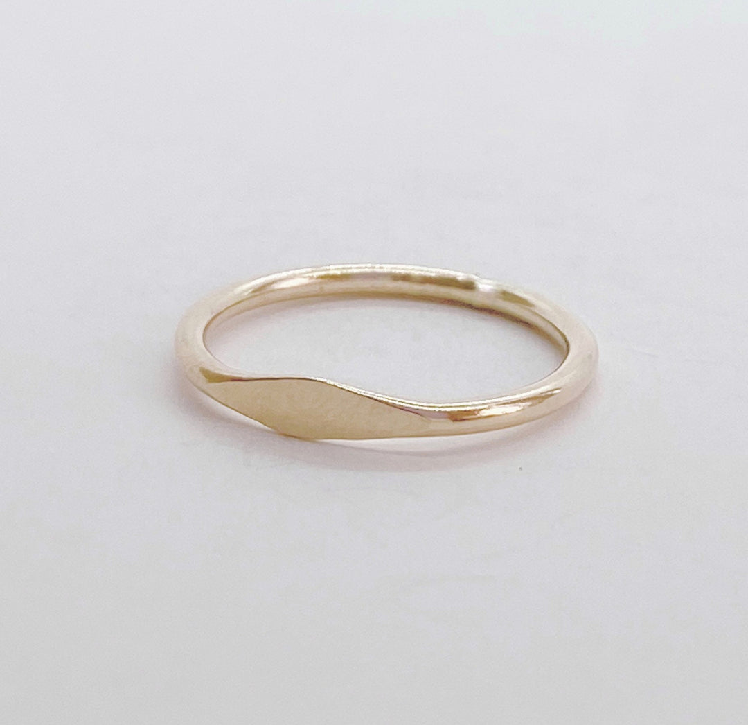 Tiny Signet Ring - Gold