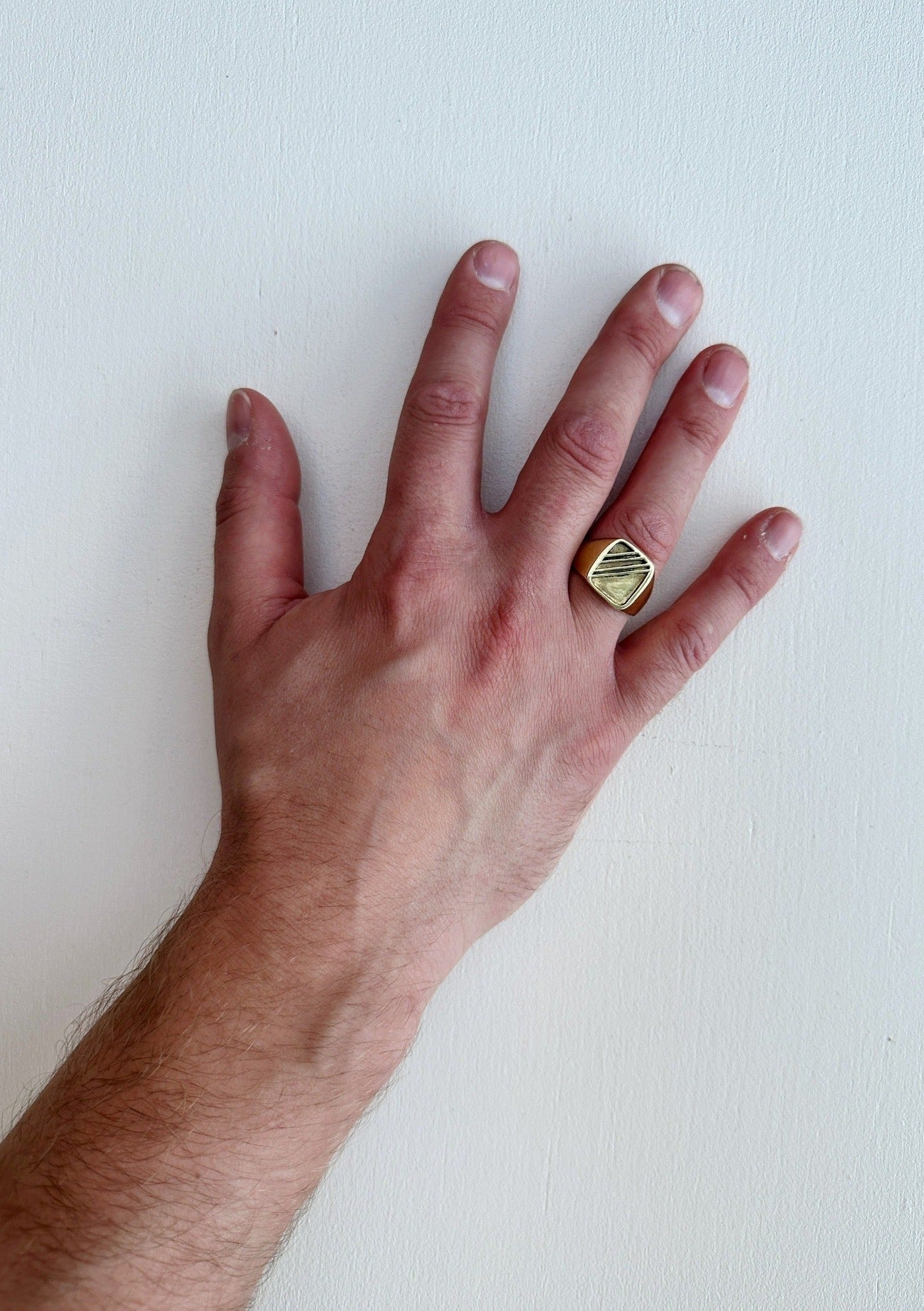 Hammered Brass Ring (Unisex) – 84Gem