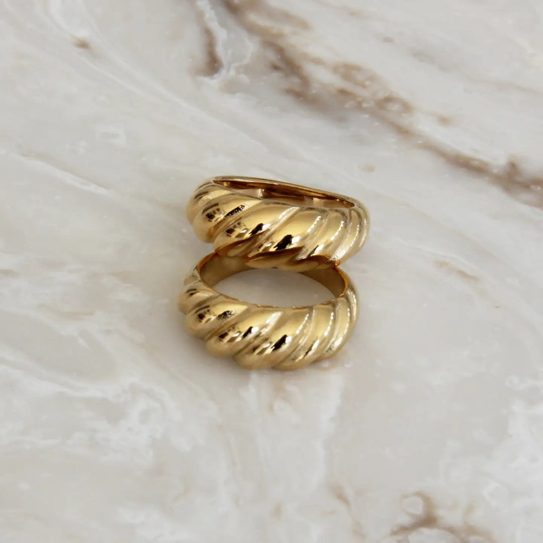 Croissant Ring - Gold