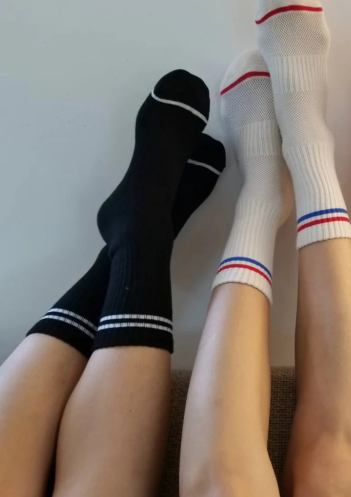 Boyfriend sock in noir shown on a woman's feet