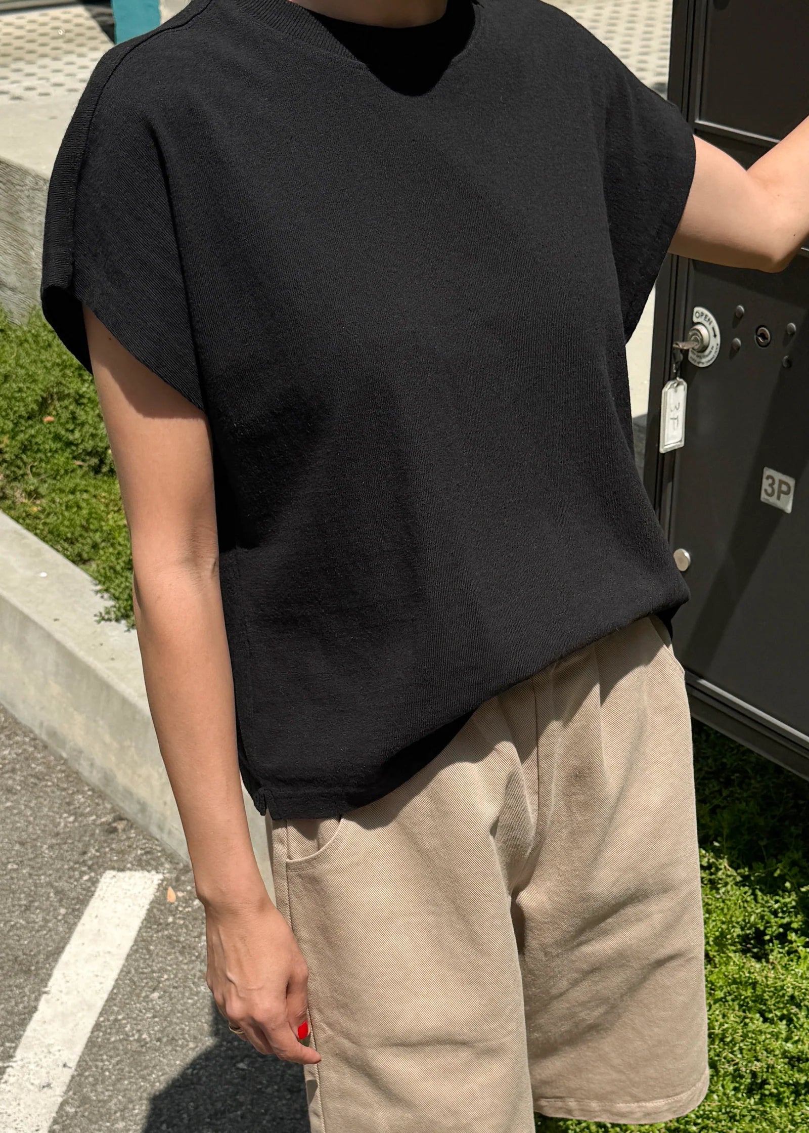 Jeanne Tee - Black