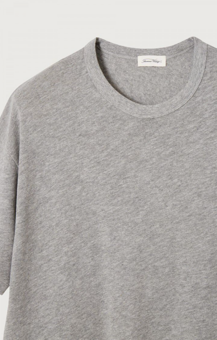 A detail flat lay image of the collar of the Sonoma T-Shirt in grey