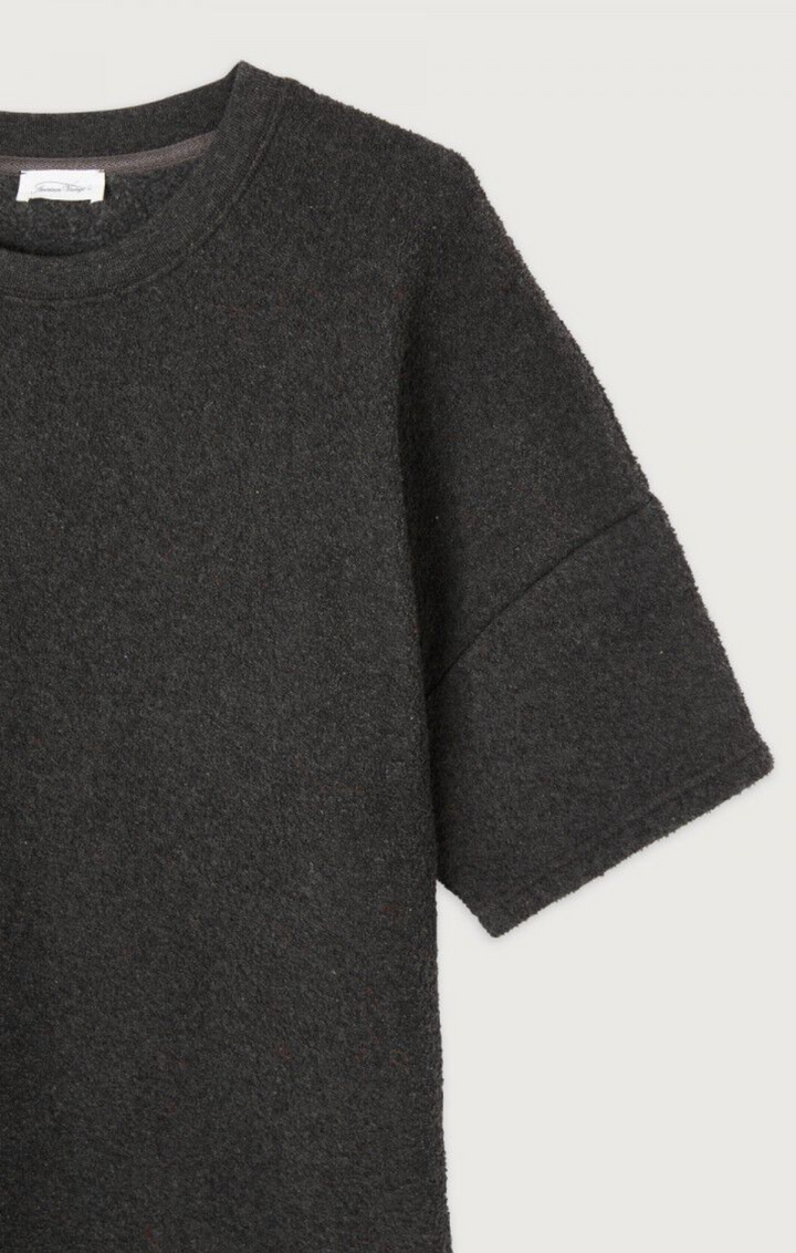 A flat lay detail image of the bobypark tee shirt in anthracite