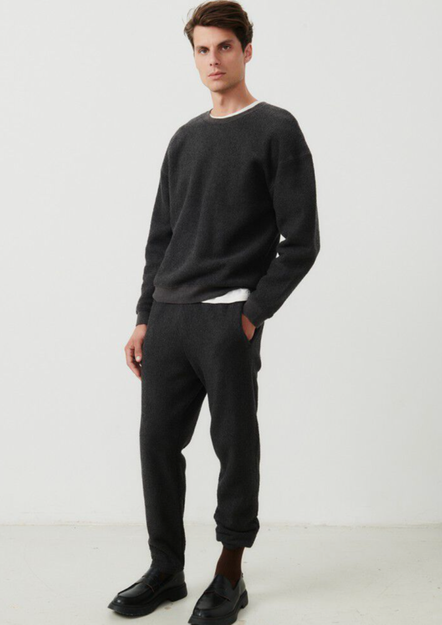 Full body image of a male model standing at an angle while wearing the Bobypark Joggers in anthracite styled with the matching crewneck