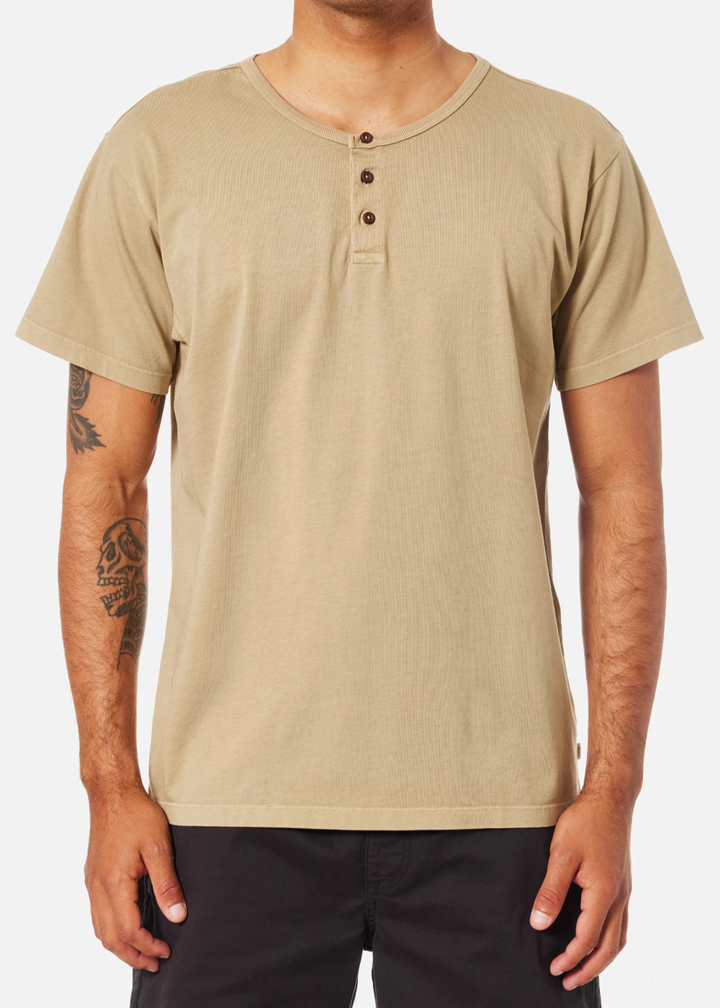 Mesa Henley Tee - Covert Green