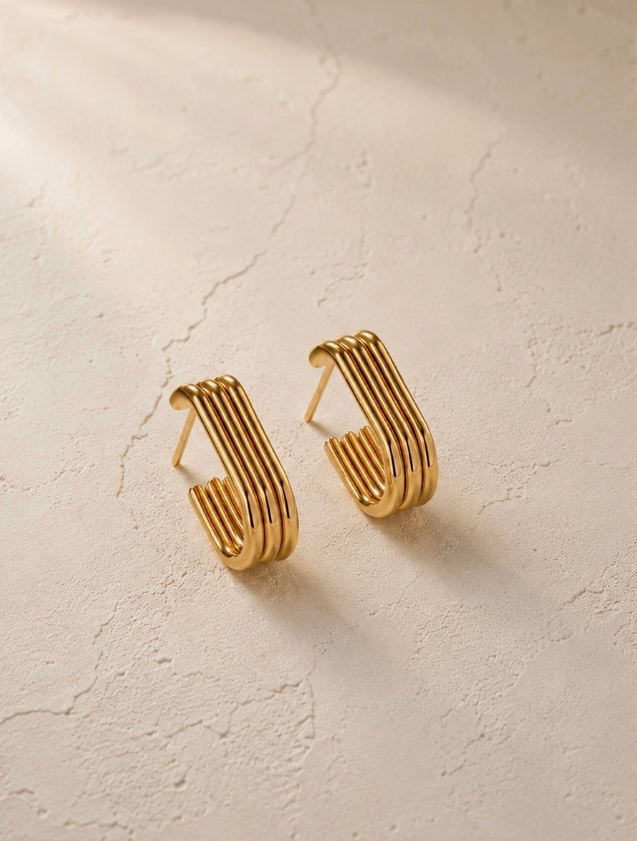Kinsley Hoop Earrings - Gold