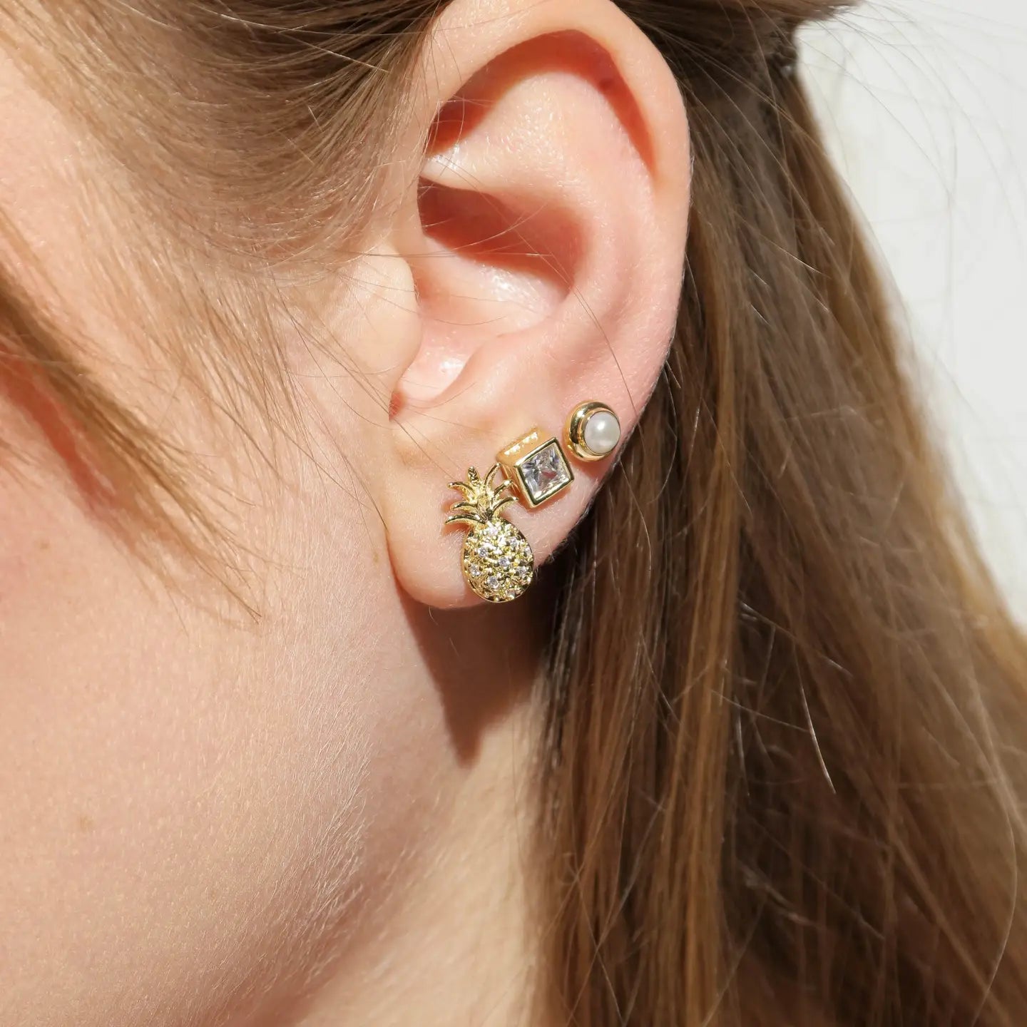 Bezeled Pearl Stud Earring - Gold