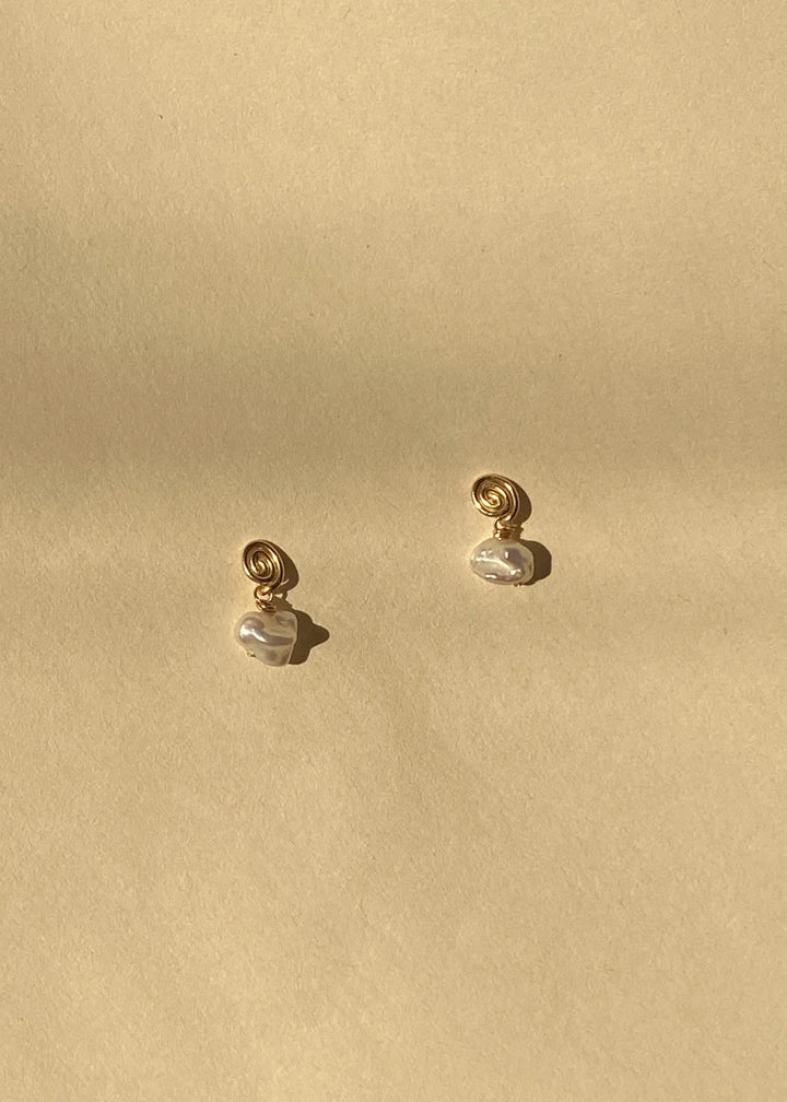 Inward Pearl Earrings - Gold