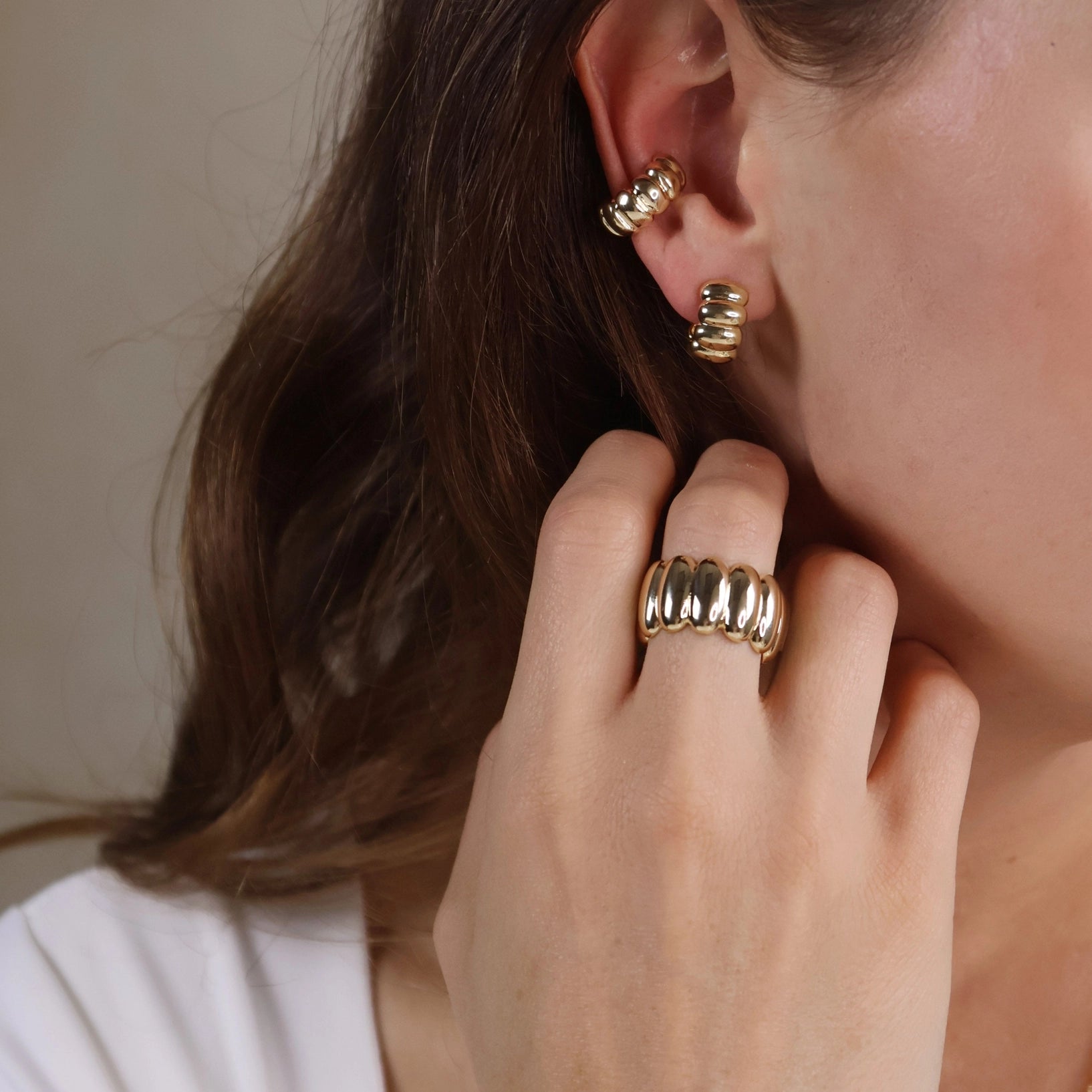 Scalloped C-Hoop Earrings - Gold